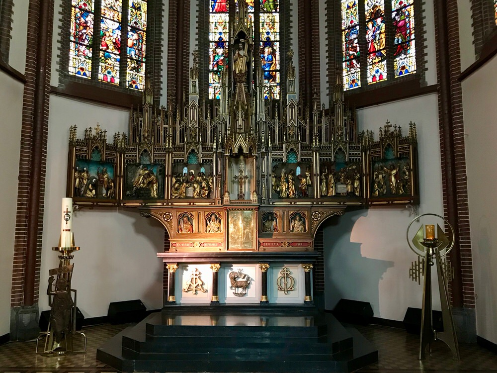 hoofdaltaar St. Paulus kerk Vaals
